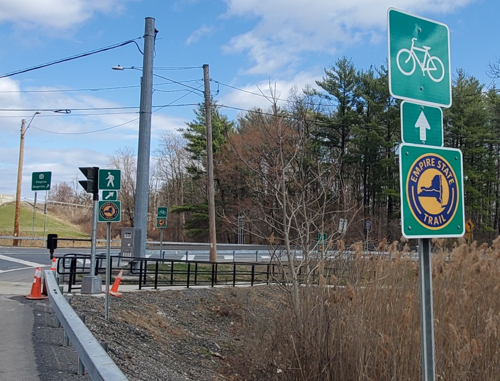 Confusing signs on the Empire State Trail