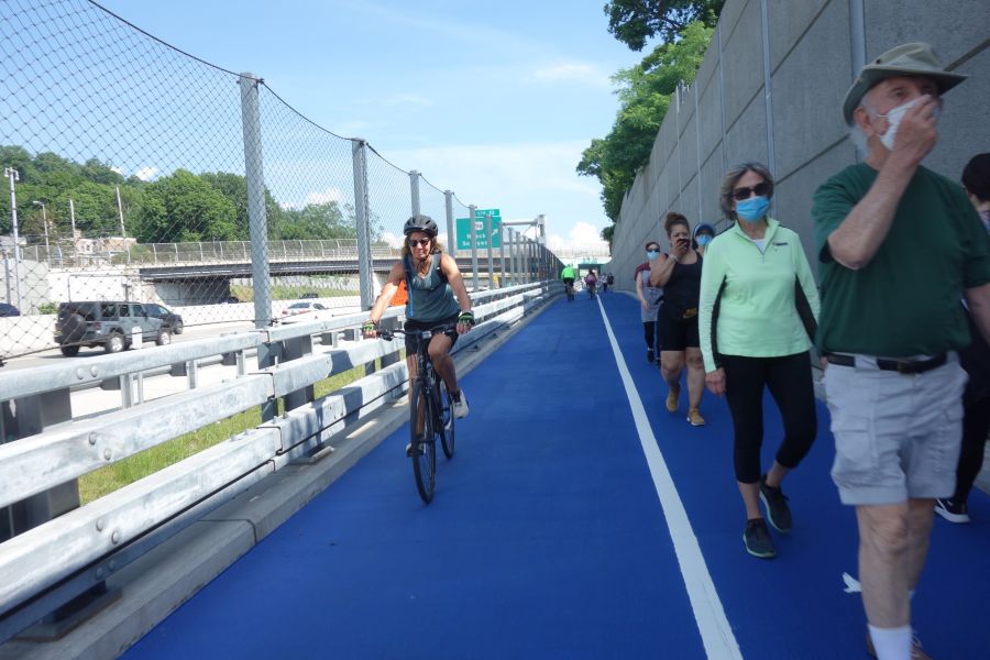 Crowded Tappan Zee bike path